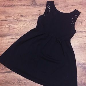 Black Sleeveless Dress